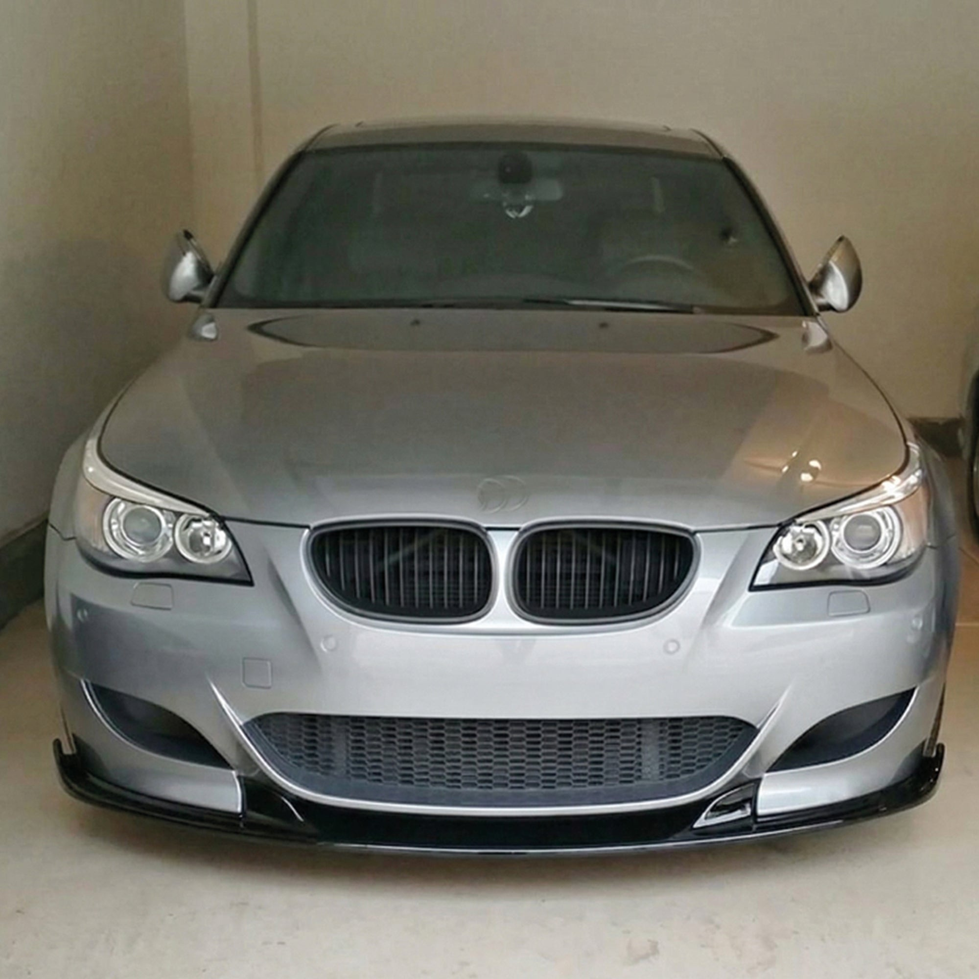 Front Bumper Lip Splitter for BMW 5 Series E60 2003-2010 M Sport / M5 Bumper, ABS Plastic Piano Black Vacuum Car Tuning Body Part Body Kit