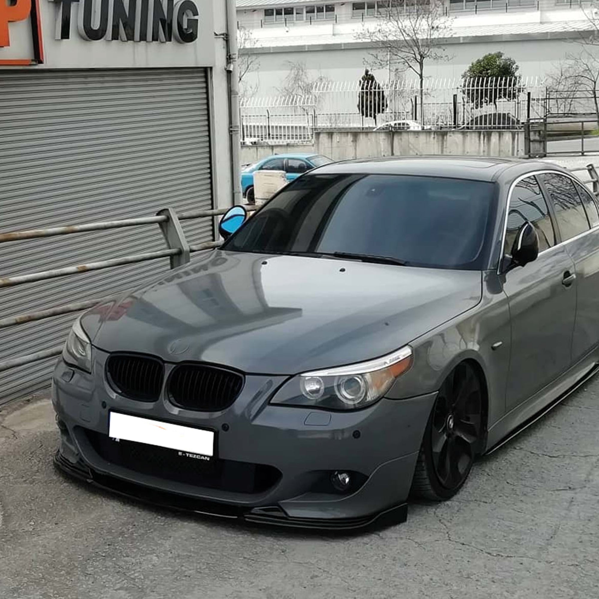 Front Bumper Lip Splitter for BMW 5 Series E60 2003-2010 M Sport / M5 Bumper, ABS Plastic Piano Black Vacuum Car Tuning Body Part Body Kit