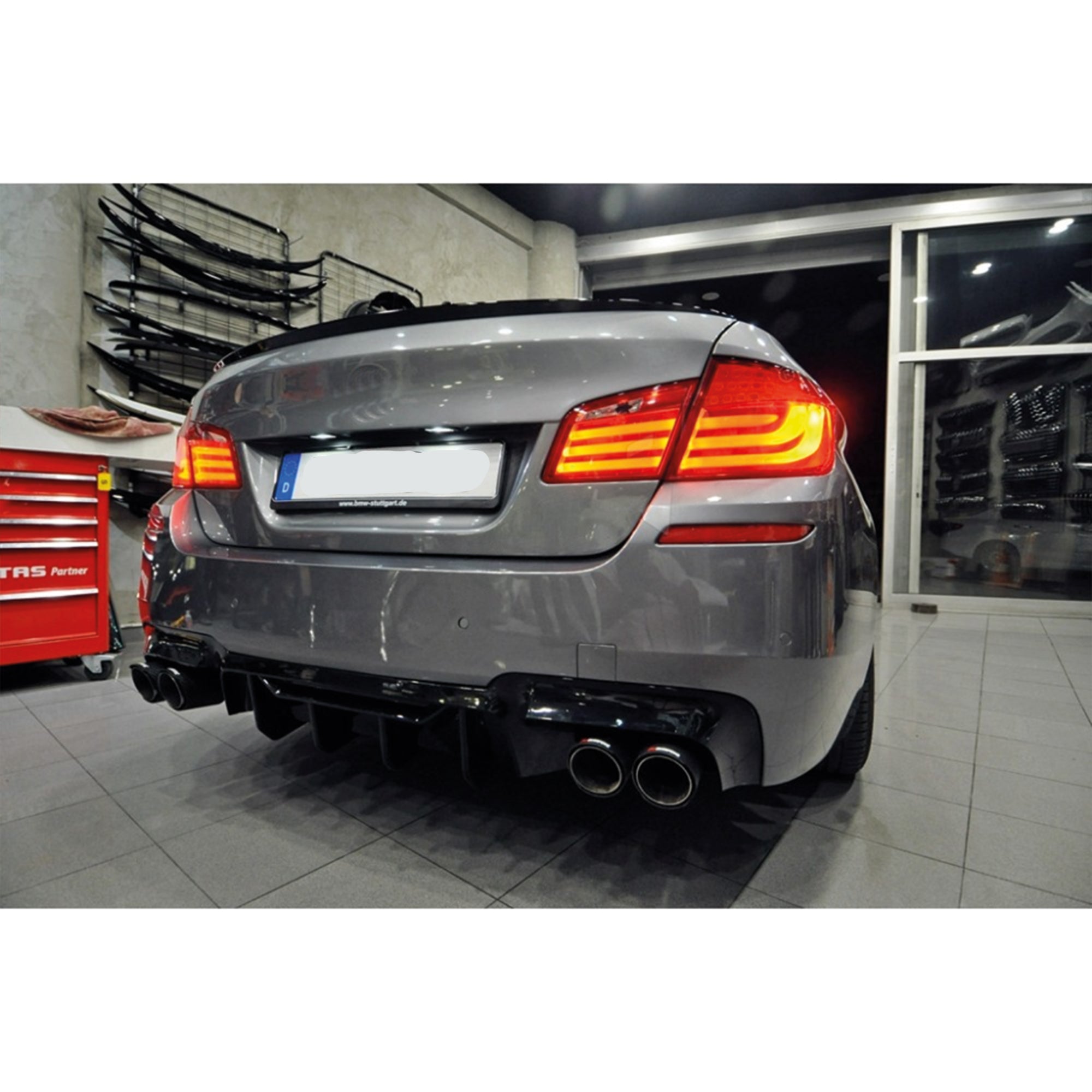 Rear Diffuser for BMW F10 M5 2010-2017 Copetition Diffuser R+L Dual Output Piano Black Vacuum Car Styling Diffuser Rear Body Kit