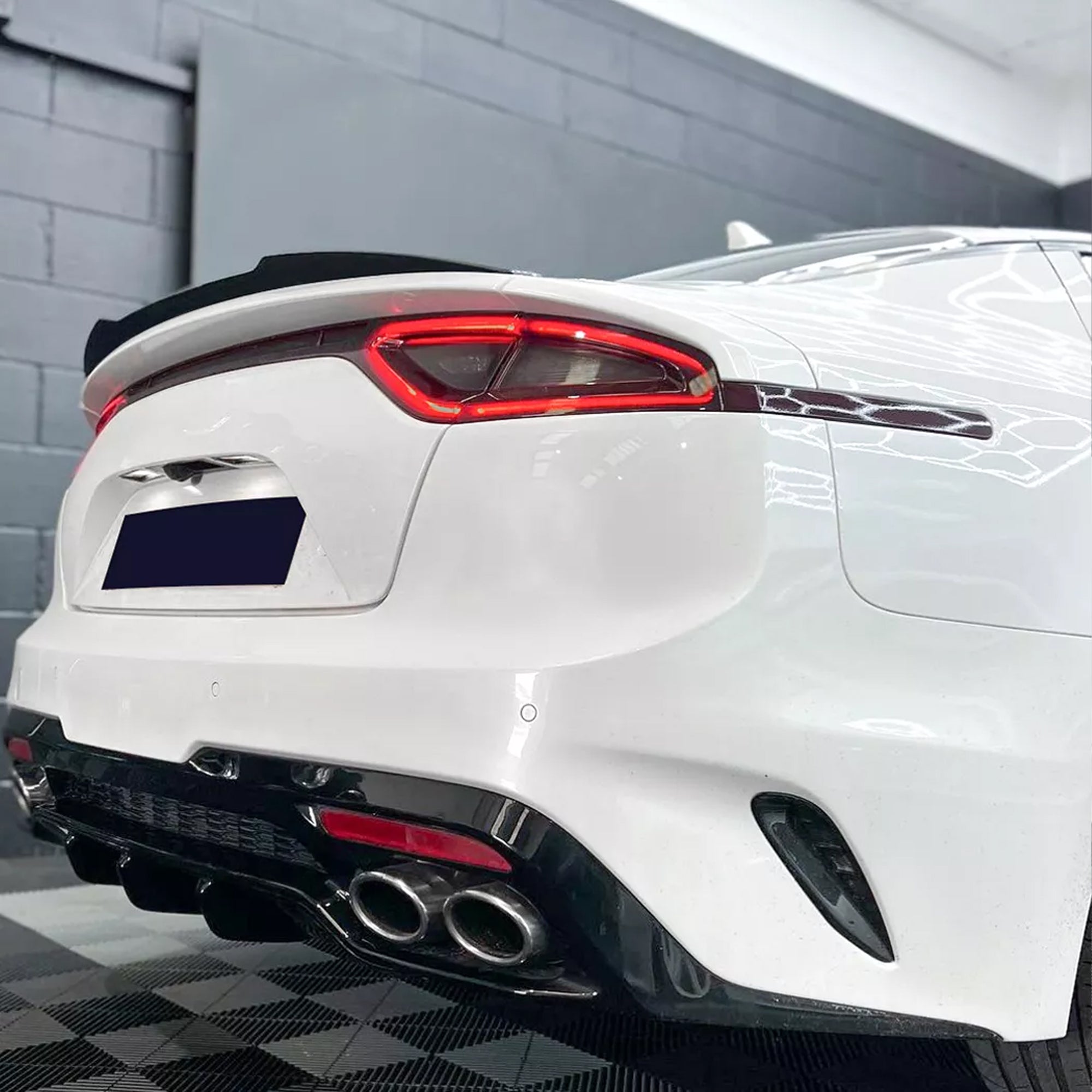 Rear Trunk Spoiler For Kia Stinger 2018+ M4 Style Spoiler Piano Black ABS Plastic