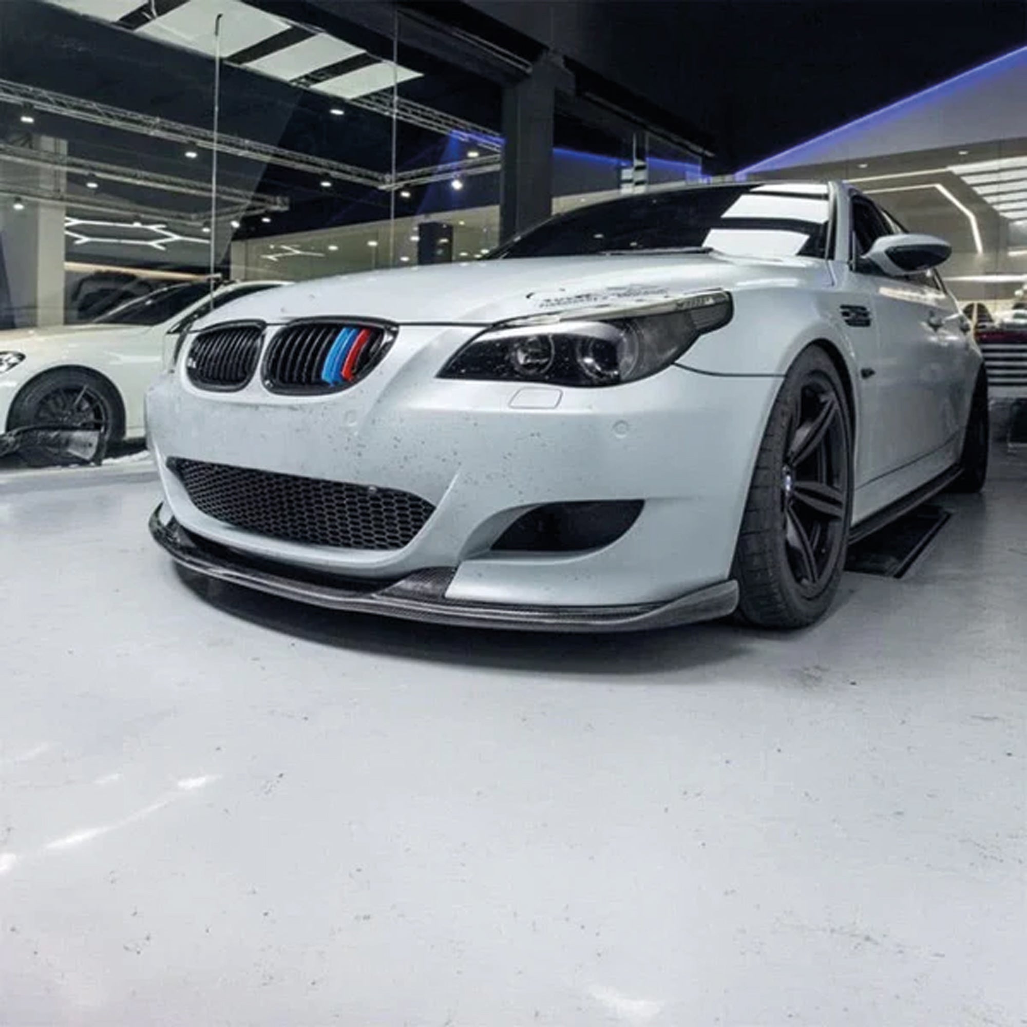 Front Bumper Lip Splitter for BMW 5 Series E60 2003-2010 M Sport / M5 Bumper, ABS Plastic Piano Black Vacuum Car Tuning Body Part Body Kit